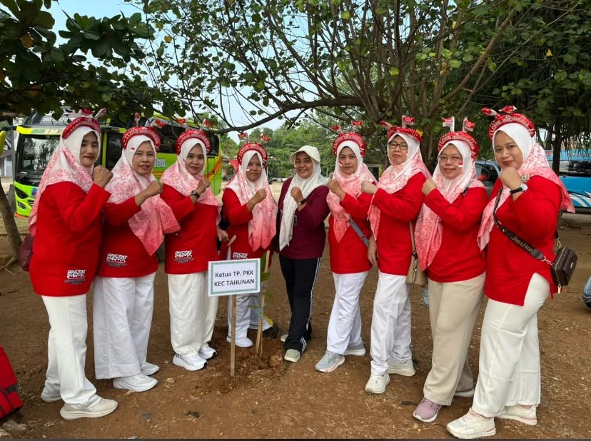 TP PKK Desa Tegalsambi Hadiri Kegiatan Hari Kesatuan Gerak PKK di Pantai Bandengan