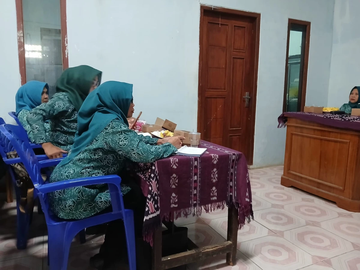 PERTEMUAN TP PKK DAN SKRETARIS DI DESA MOROREJO