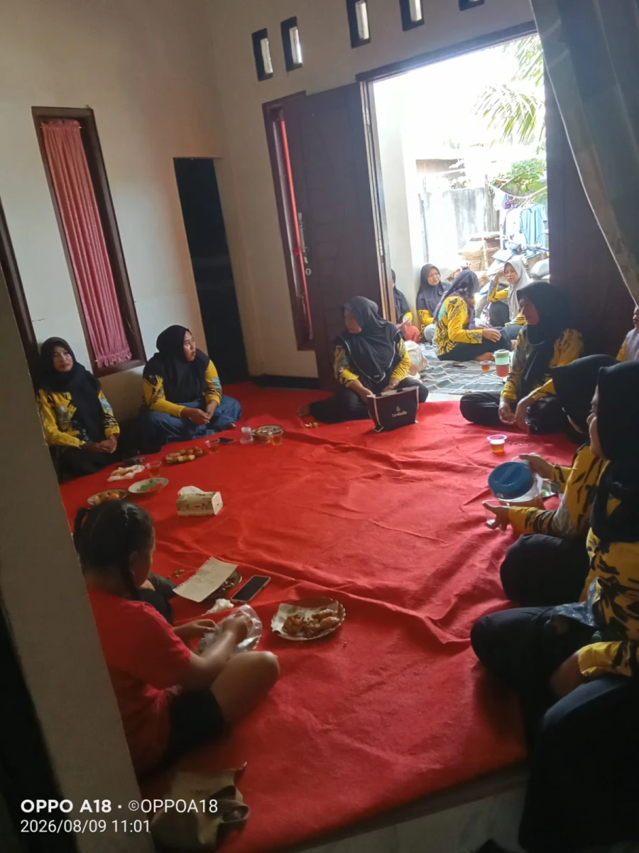 Pertemuan Rutin PKK RT 03/RW 02 Karanggondang, Tingkatkan Kebersamaan dan Kepedulian Lingkungan Menjelang HUT ke-81 RI