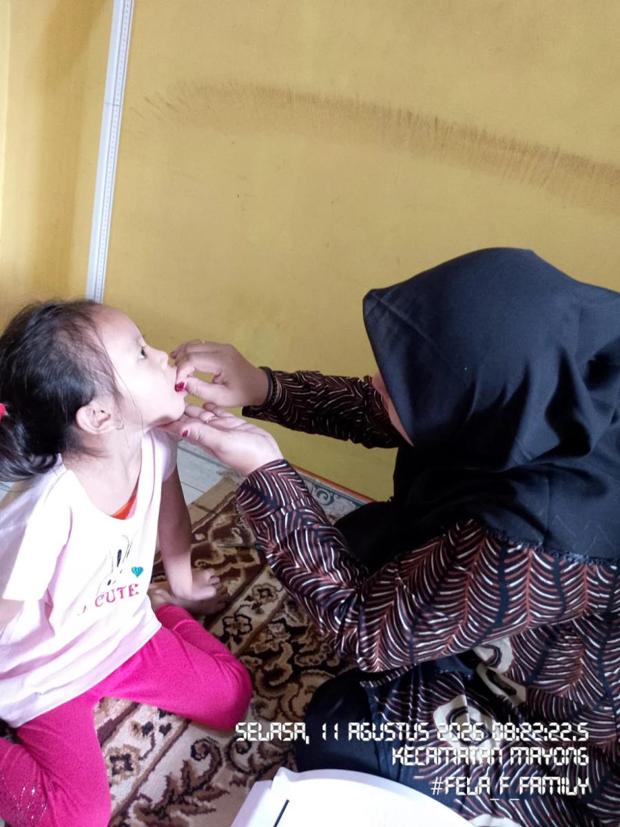Pemberian Vitamin A dan Obat Cacing di Posyandu Wijaya Kusuma I