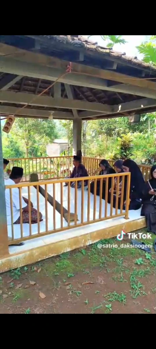 Mengikuti ziarah bersama ketempat sesepuh desa pancur 37