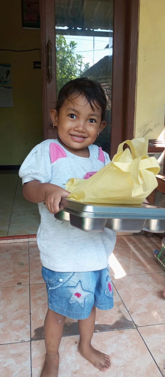 Distribusi MBG B3 Oleh Kader TPK Di Desa Pelemkerep