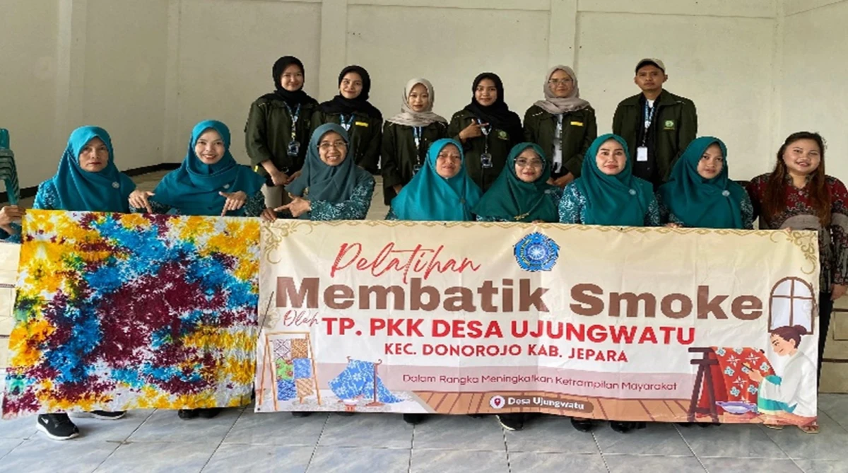Pelatihan Membatik Smoke PKK Desa Ujungwatu