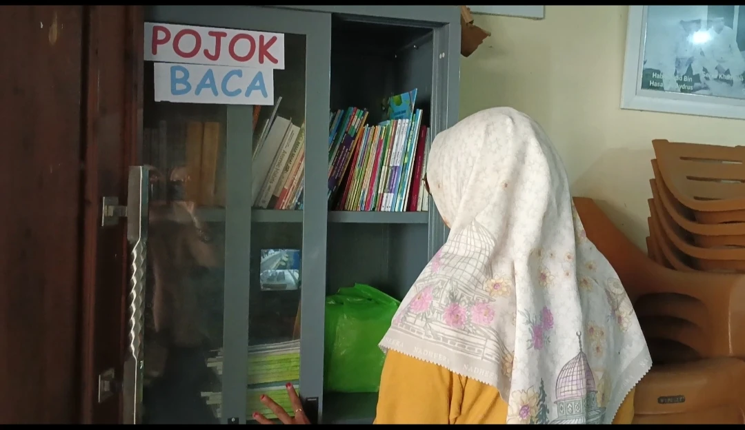 POJOK BACA BALAI DESA TIGAJURU