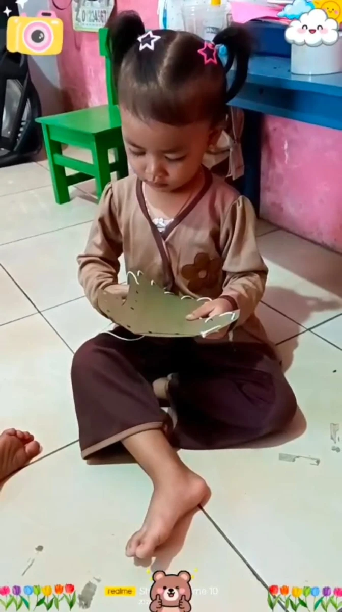 MENJAHIT BAJU DARI KERTAS