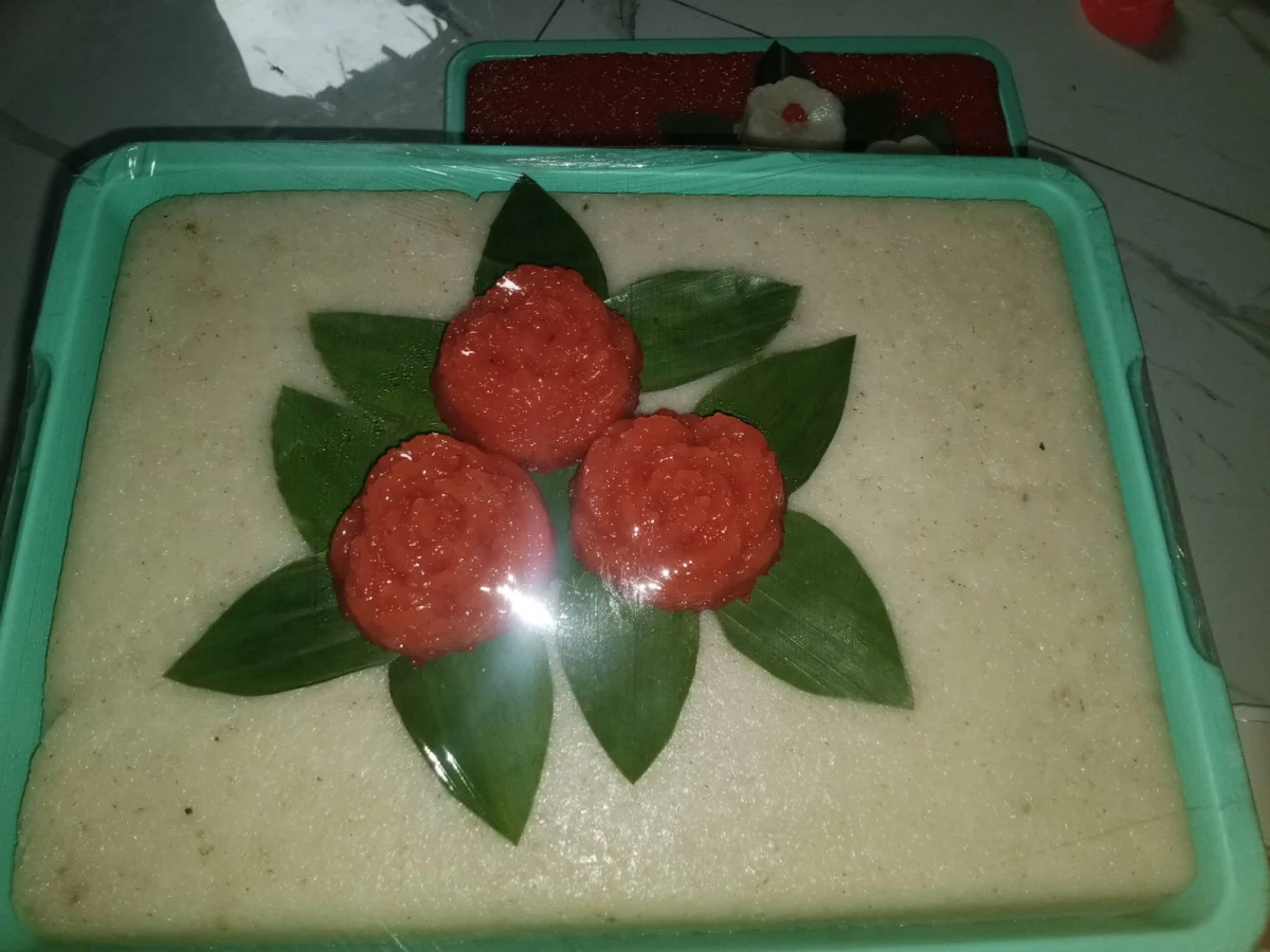 Umkm ibu kholifatun rt 5 rw 3 desa pelang bikin pesanan buat hantaran