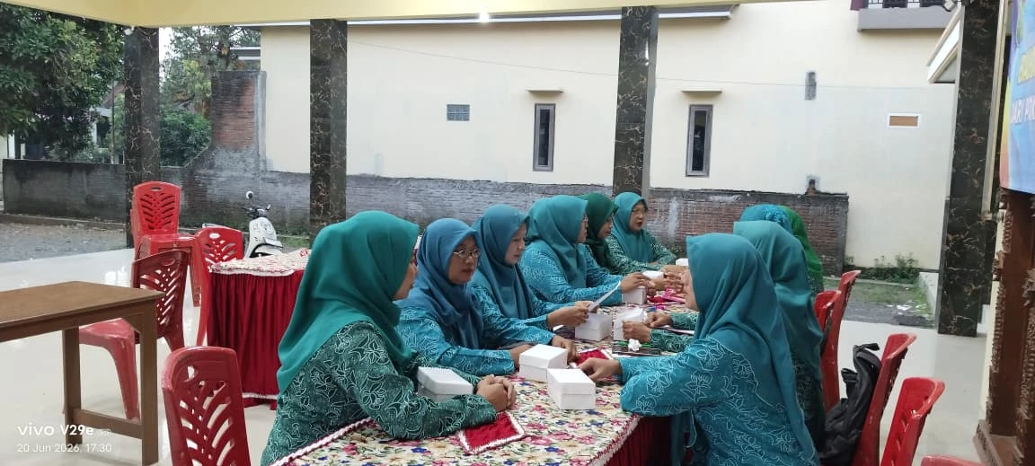 Rapat koordinasi TP. PKK  desa  dlm hal pengerjaan administrasi PKK 