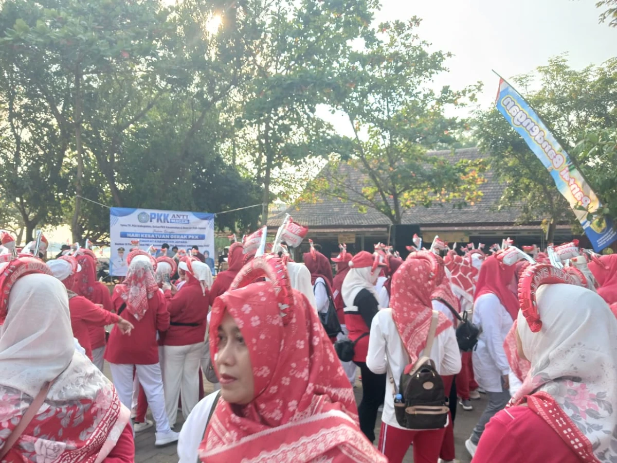 KETUA TP. PKK DESA MAYONG KIDUL MENGIKUTI  PERINGATAN HARI KESATUAN GERAK PKK KE  54 YANG DIADAKAN OLEH TP. PKK KABUPATEN JEPARA  SELASA 11 AGUSTUS 2026 DI PANTAI BANDENGAN JEPARA 