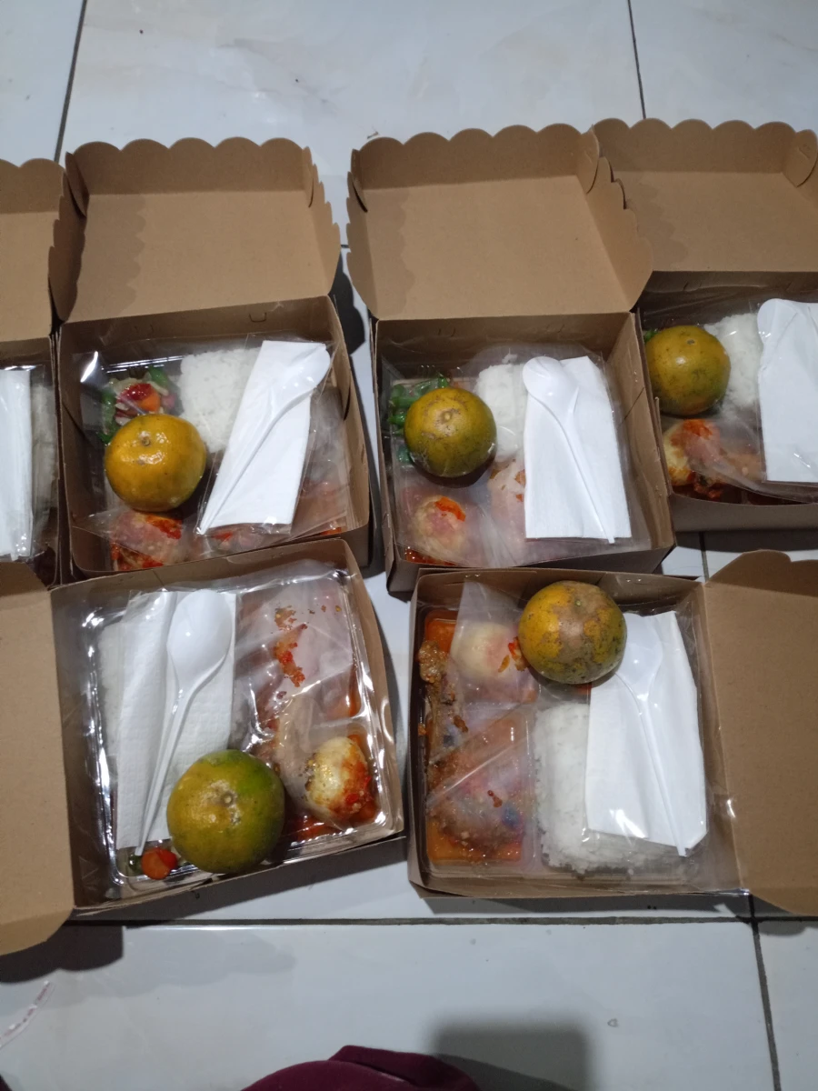 Catering Elfasa mendapatkan pesanan lagi dengan menu ayam dan telur balado 