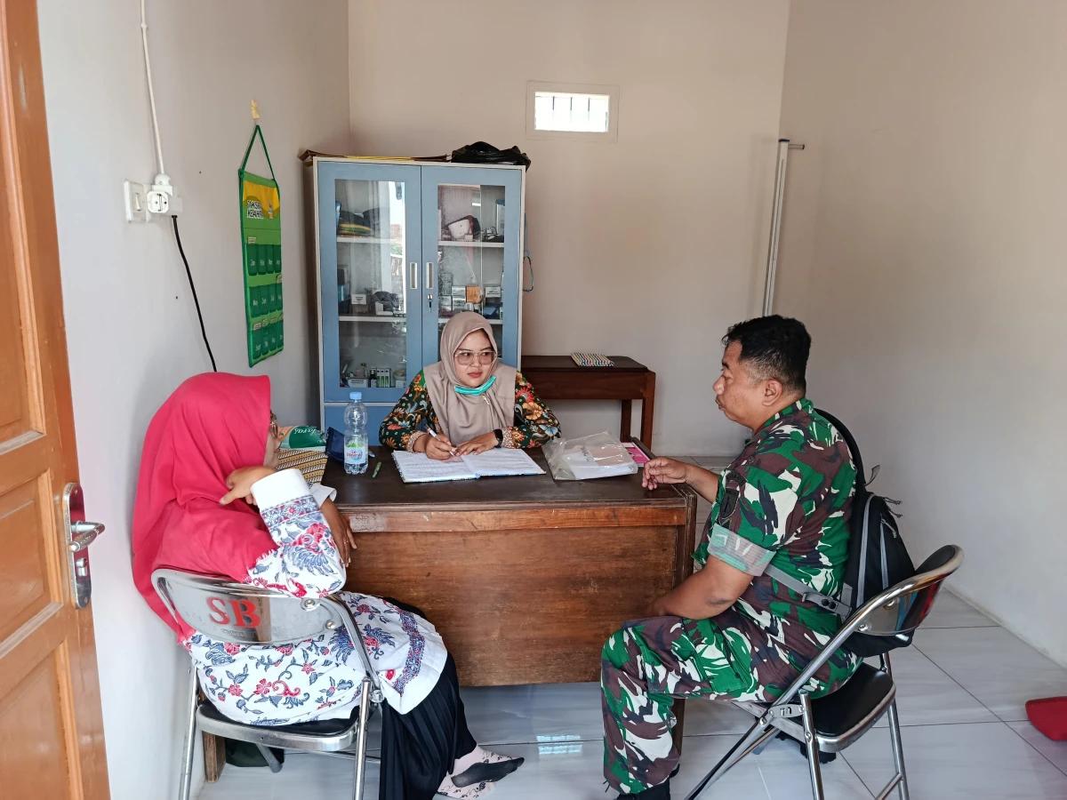 Pembina posyandu bersama bidan desa dan Babinsa sengonbugel koordinasi data MBG B3 posyandu 