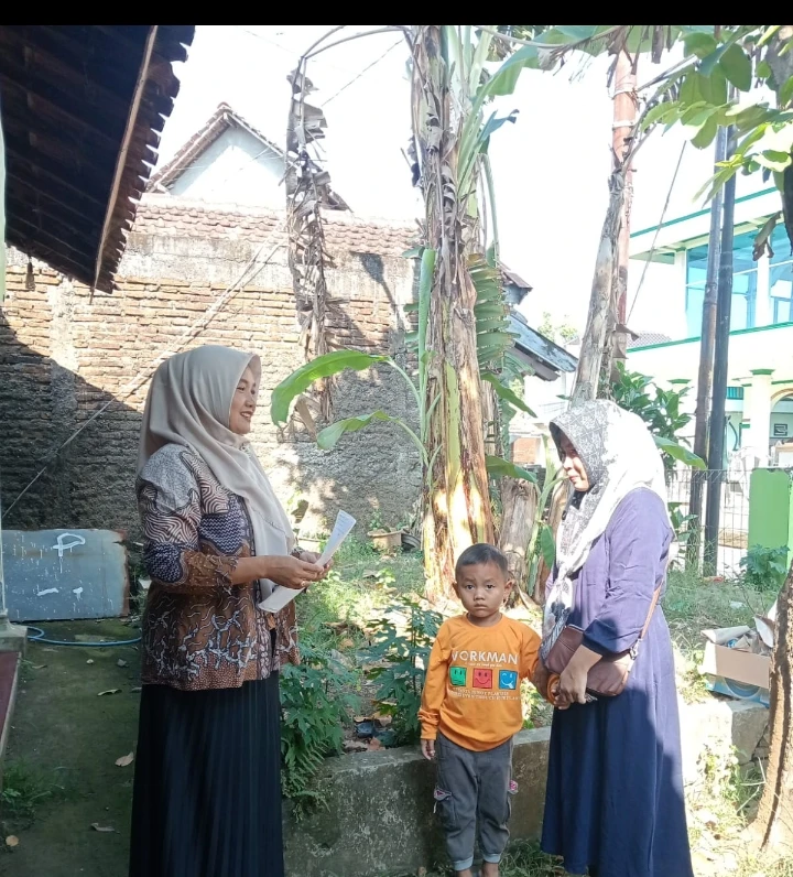 Pemantauan Jentik Oleh Kader Jumantik Desa Pelemkerep