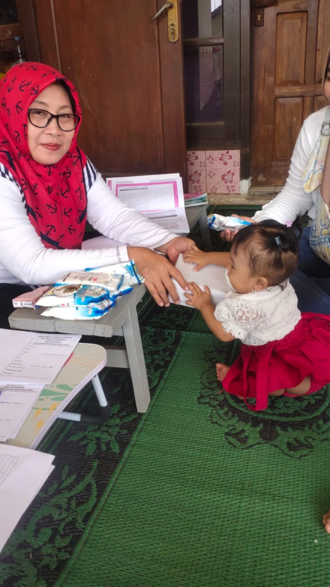 Pelaksanaan kegiatan posyandu melati 1 bulan Agustus dengan pemberian vitamin A dan obat cacing 