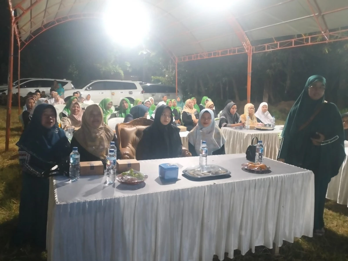 Khidmat dan Meriah, Seluruh Warga Desa Kemujan Hadiri Pengajian Umum  Khaul Sayyid Abdullah Bersama Ning Umi Laila