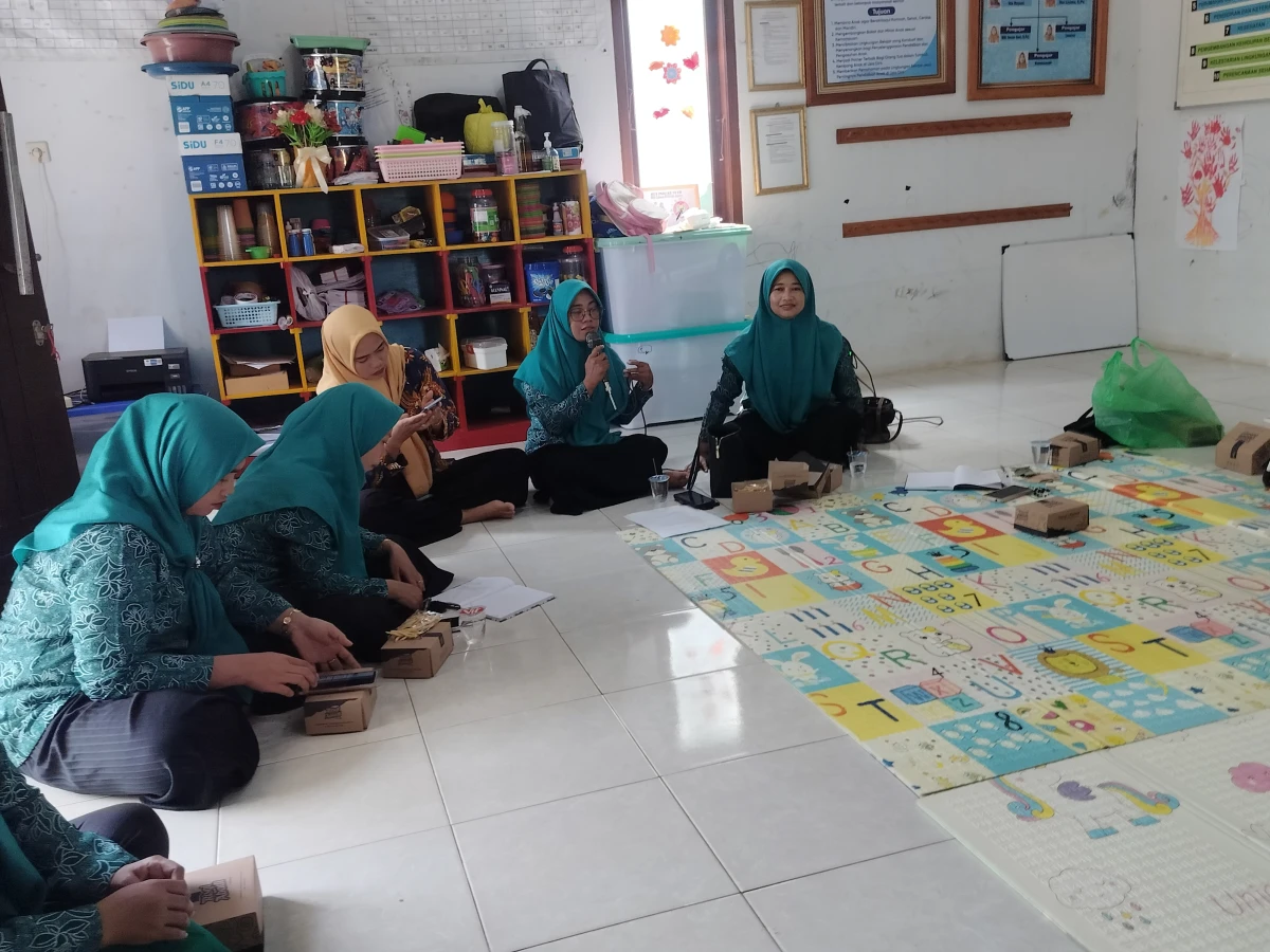 Pertemuan Rutin TP PKK Desa Kemujan: Semangat Baru Melalui Digitalisasi dan Inovasi Ramah Lingkungan