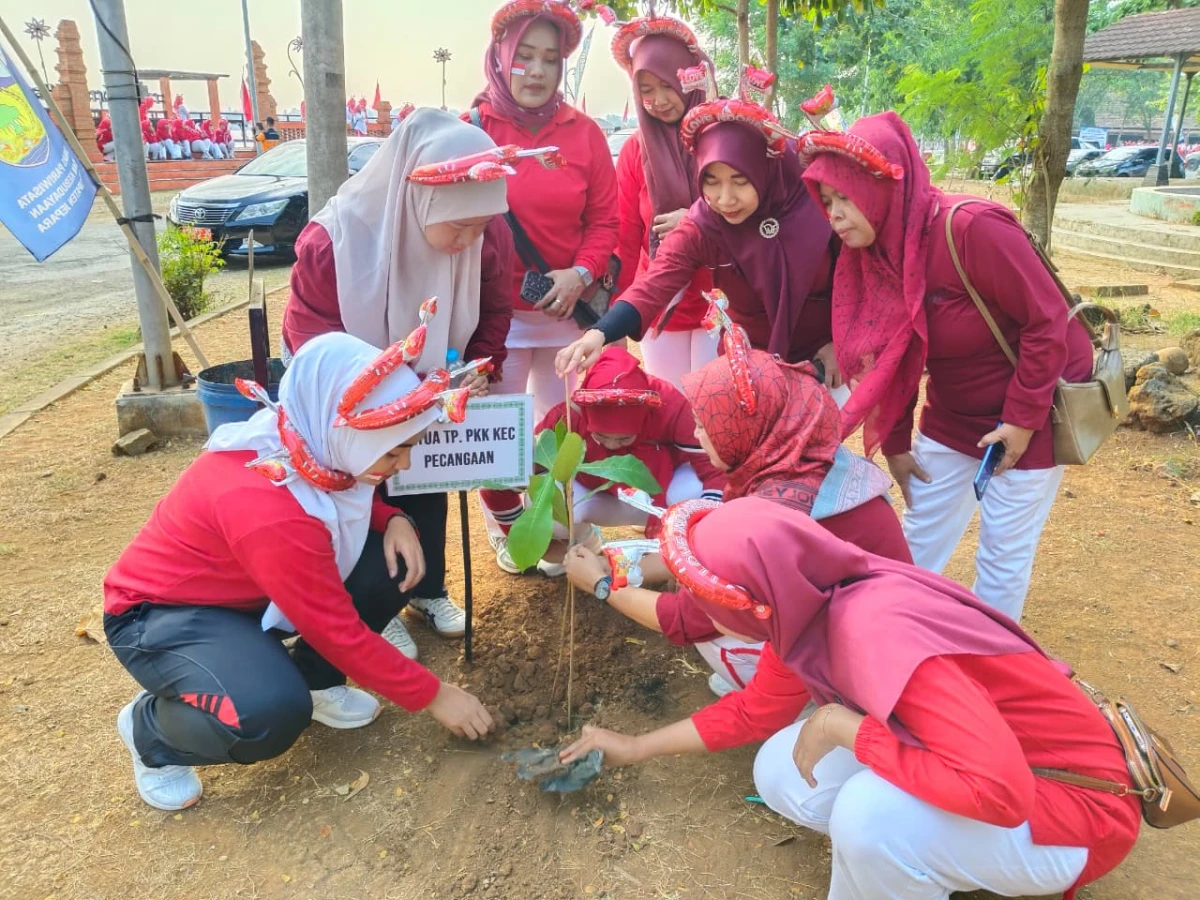 Tanam Pohon Bersama dalam rangkaian PKK Anti Mager untuk memperingati Hari Kesatuan Gerak (HKG) PKK ke-54