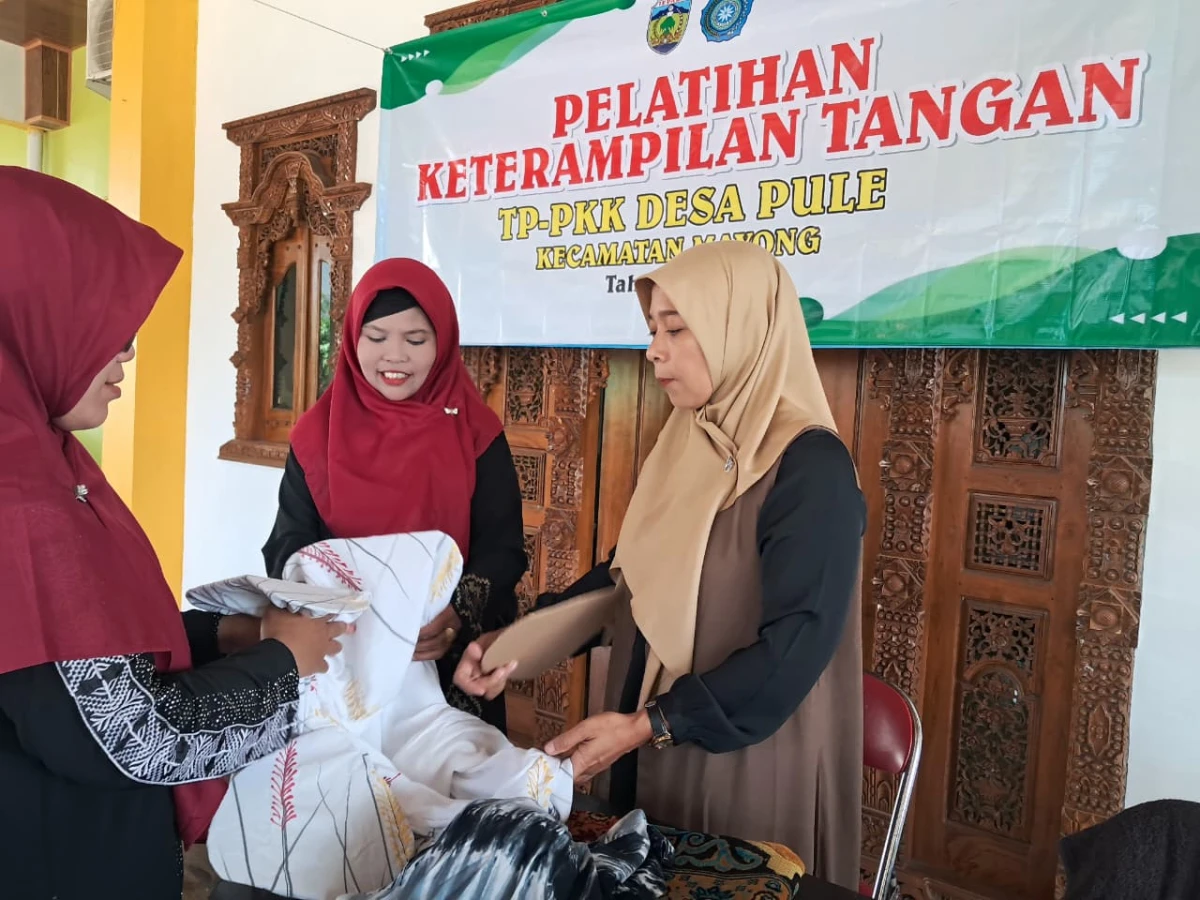 PELATIHAN KETRAMPILAN MEMBUAT HANTARAN