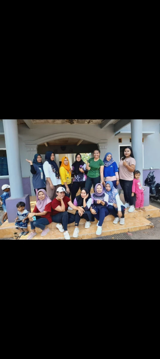 PEREMPUAN SMART,TUBUH SEHAT,SEMANGAT HEBAT