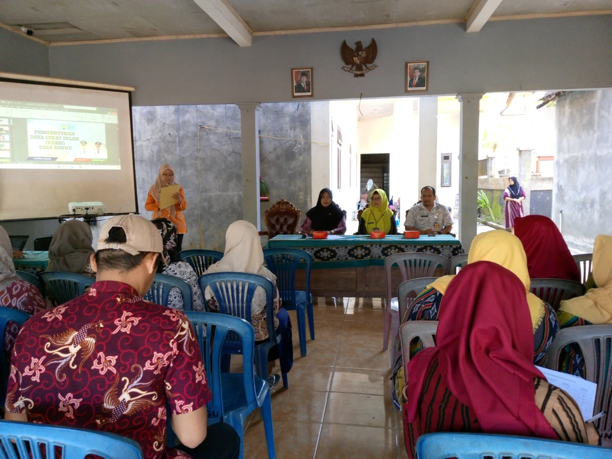 PKK DESA BUNGU MENGUKUTI SOSIALISASI STBM DARI DKK 