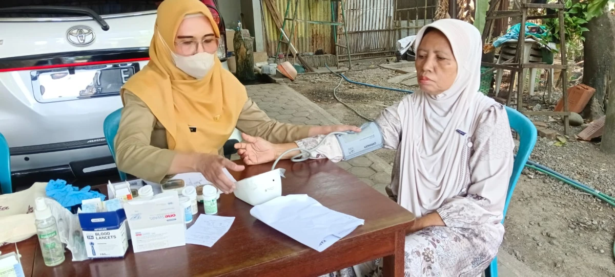 POSYANDU LANSIA DI POSYANDU MAWAR MERAH