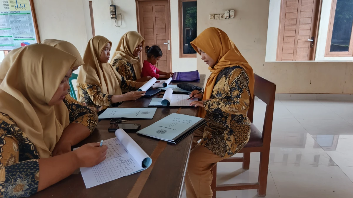 Kegiatan Administrasi Pembukuan PKK Desa Rajekwesi 