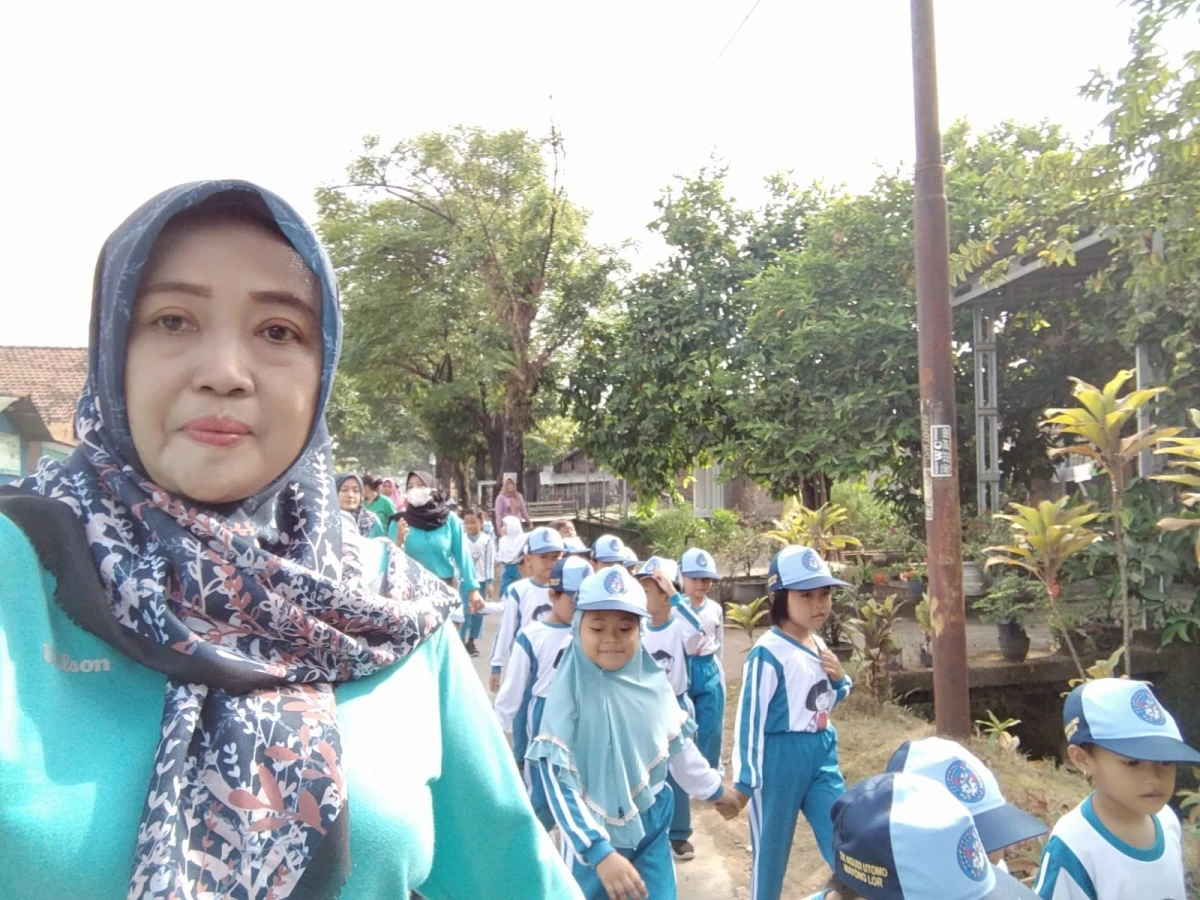 JALAN SEHAT BERSAMA ANAK-ANAK USIA DINI