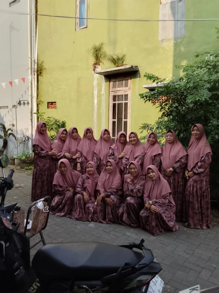Lestarikan Tradisi Keagamaan, PKK RT 02 RW 03 Desa Singorojo Gelar Pembacaan Kitab Al-Barzanj