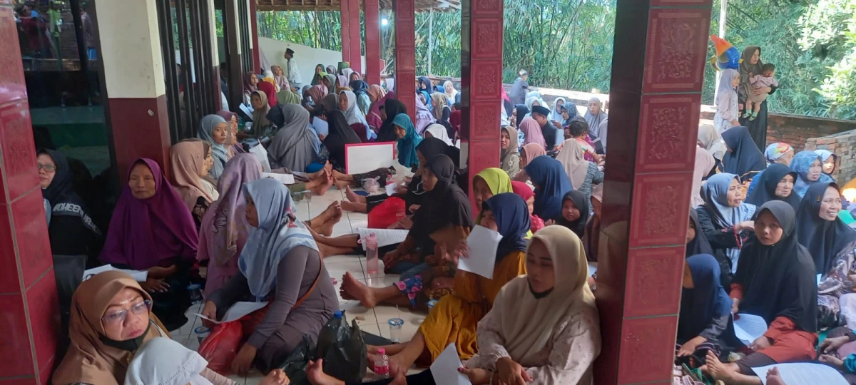 Ketua TP.PKK DESA SINGOROJO dan Pengurus TP PKK Desa Singorojo Hadiri Peringatan Haul Mbah Datuk Gurnadi