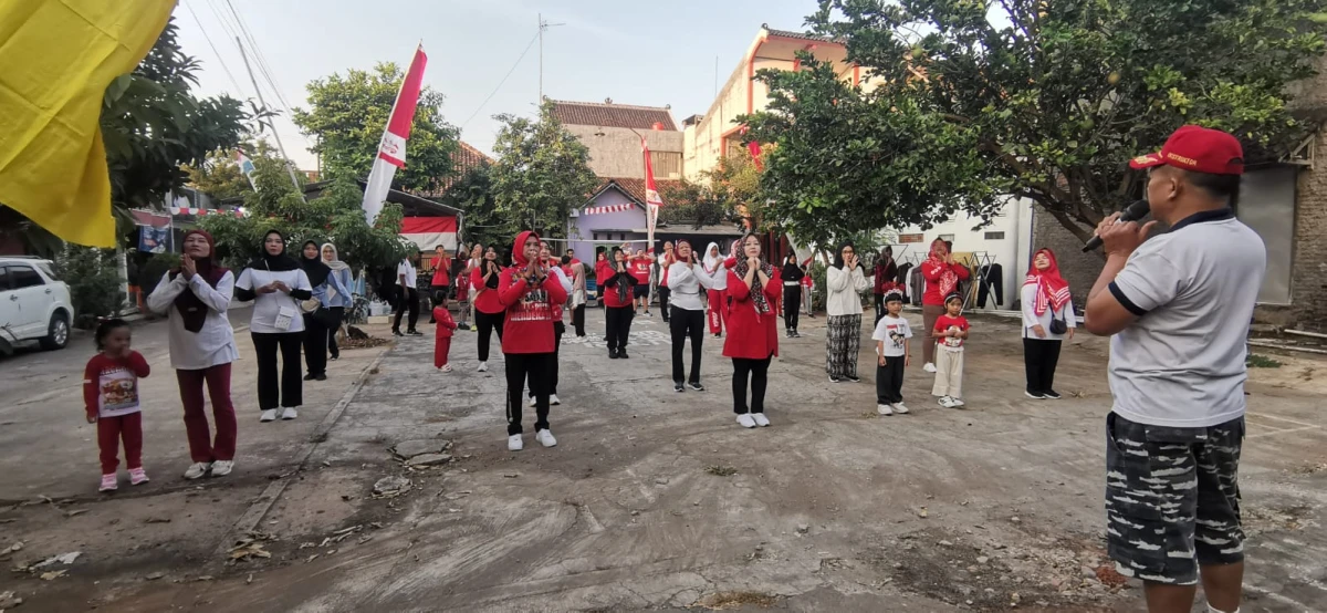 Semarak HUT RI ke-81: Ibu-Ibu PKK RT 04 RW 03 Desa Singorojo Gelar Jalan Sehat Bersama