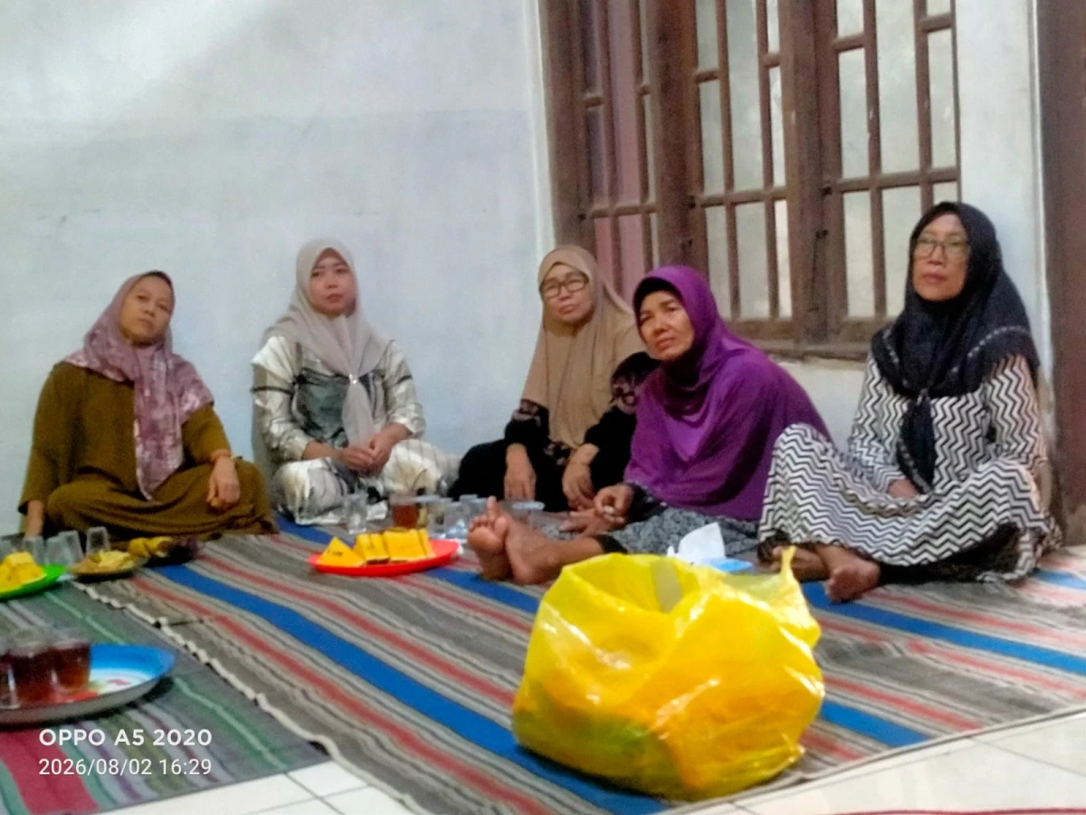 Pererat Silaturahmi dan Sinergi Program, Ketua TP PKK Desa Singorojo Hadiri Pertemuan Rutin PKK RT 05 RW 03 Bulan Agustus