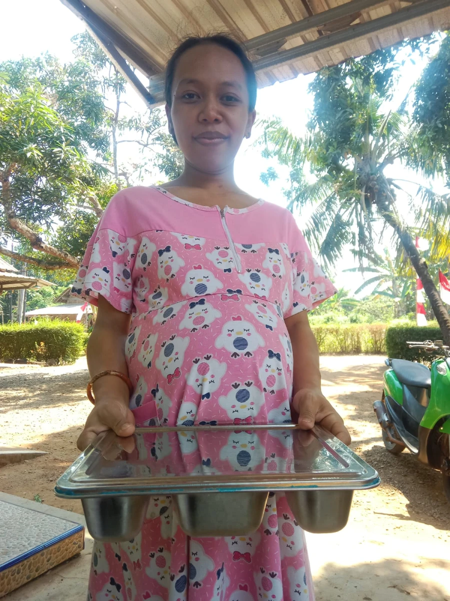 Pemberian MBG bagi Ibu Hamil, Balita, dan Ibu Menyusui di Posyandu Harapan 11 RW 04 Desa Karanggondang