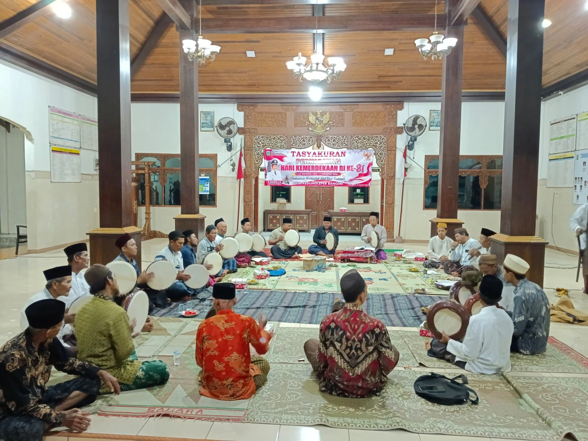MALAM TIRAKATAN DIRGAHAYU KE 81