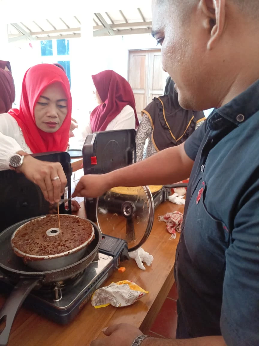 PELATIHAN KETRAMPILAN DAN PEMBUATAN MARTABAK MANIS Dan BOLU KARAMEL OLEH POKJA 3 TP PKK DESA NALUMSARI