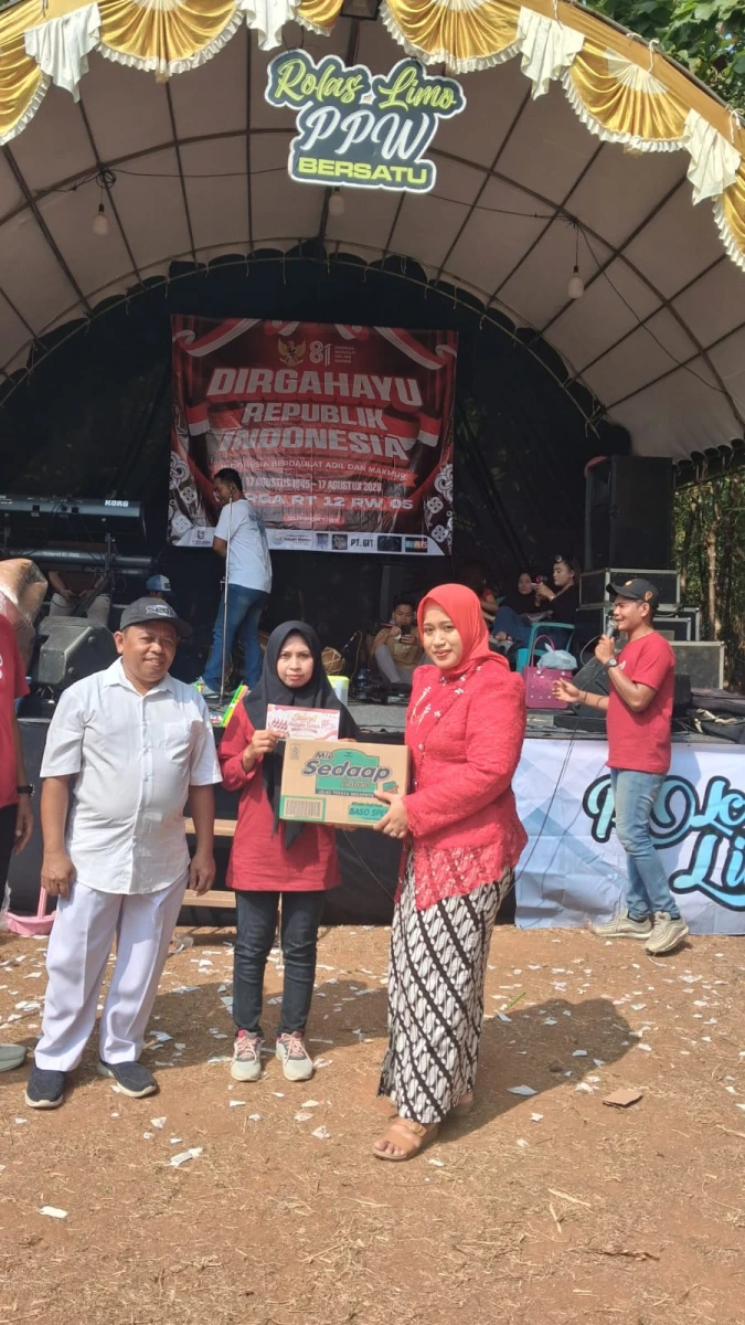 Menghadiri acara pemeriahan kegiatan kemerdekaan RI ke 81 di Desa Langon Rt 12
