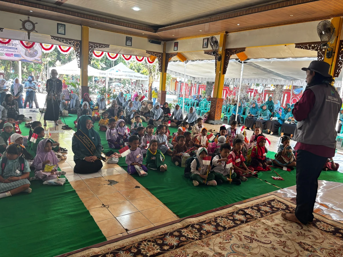 Lomba Mewarnai dan Mendengarkan Dongeng.