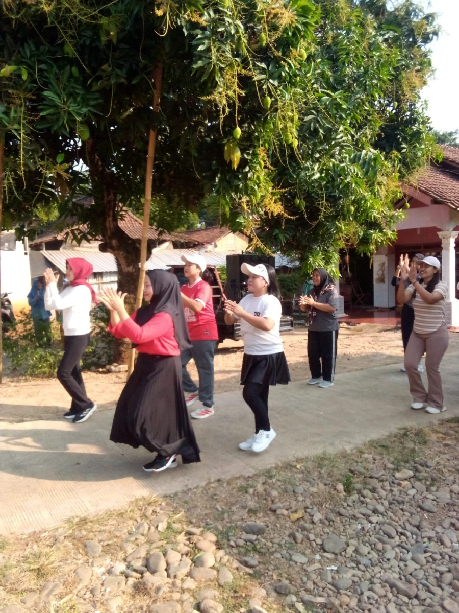 Senam Sehat PKK RT 08/RW 02 Karanggondang, Wujudkan Kebersamaan dan Gaya Hidup Aktif