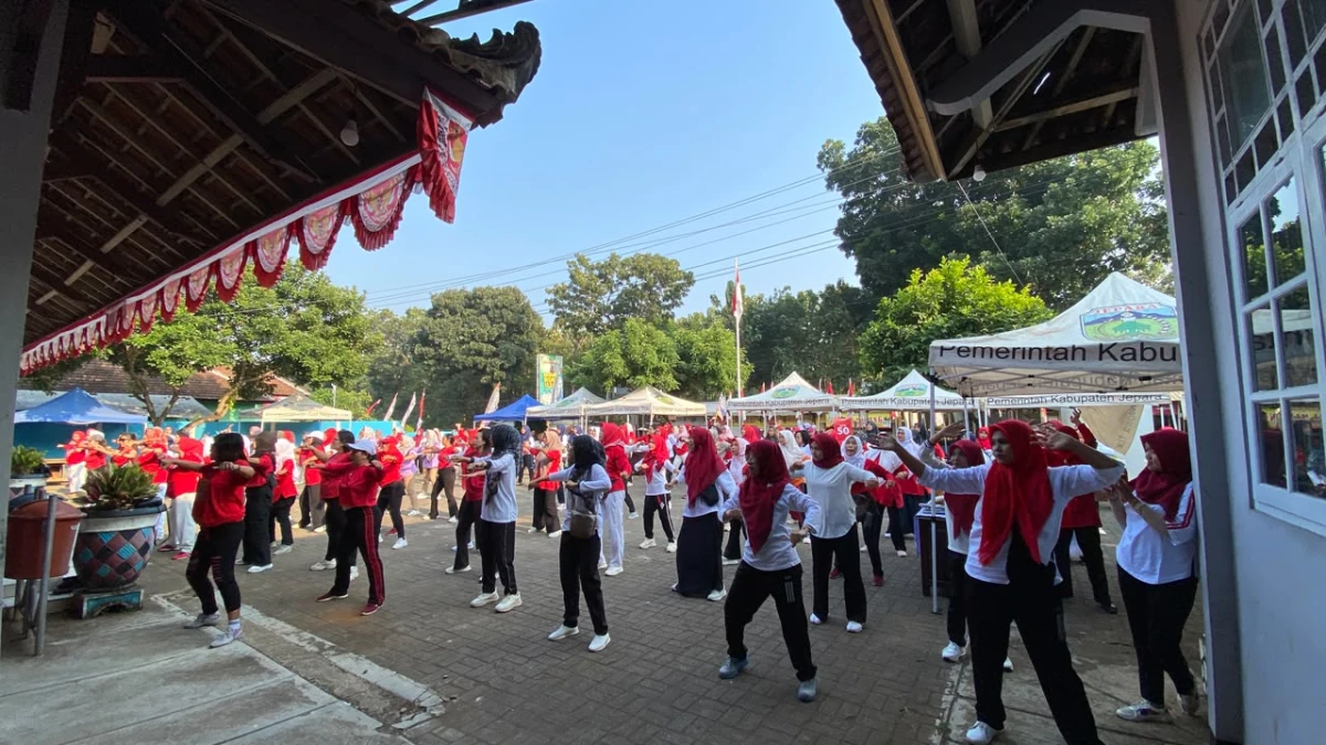 Senam bersama dalam rangka HUT RI ke 81