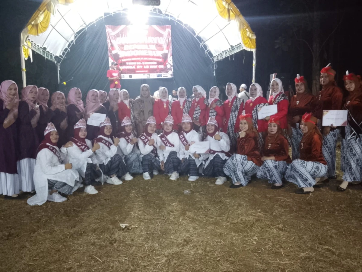 Menghadiri lomba vokal antar dawis pkk rt 12 