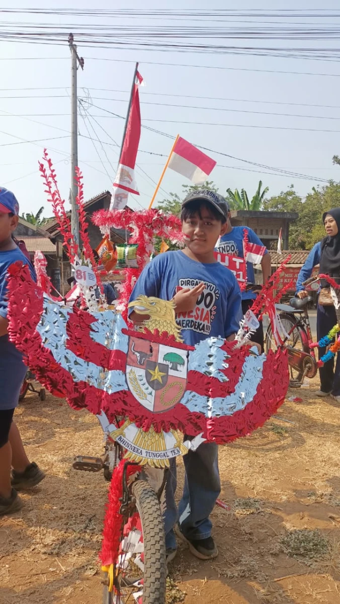 Mengadakan kegiatan senam, jalan sehat dan karnaval sepeda hias dalam rangka memperingati HUT RI ke 81 di RT 01/RW 04 dukuh bedayun desa ketilengsingolelo pada tgl 17 Agustus 2026