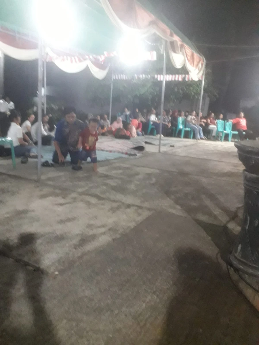Kelompok PKK RT 01/RW 03 Karanggondang Bersama Warga Gelar Malam Tirakatan HUT ke-81 Kemerdekaan RI