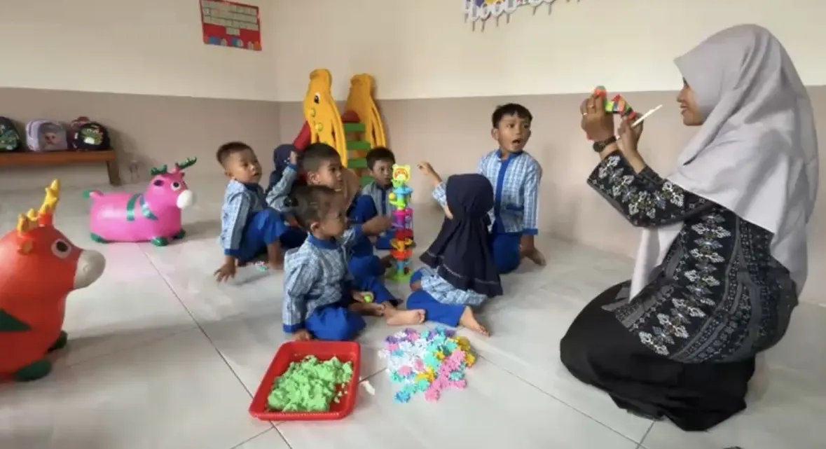 Melatih Motorik Anak dengan playdough