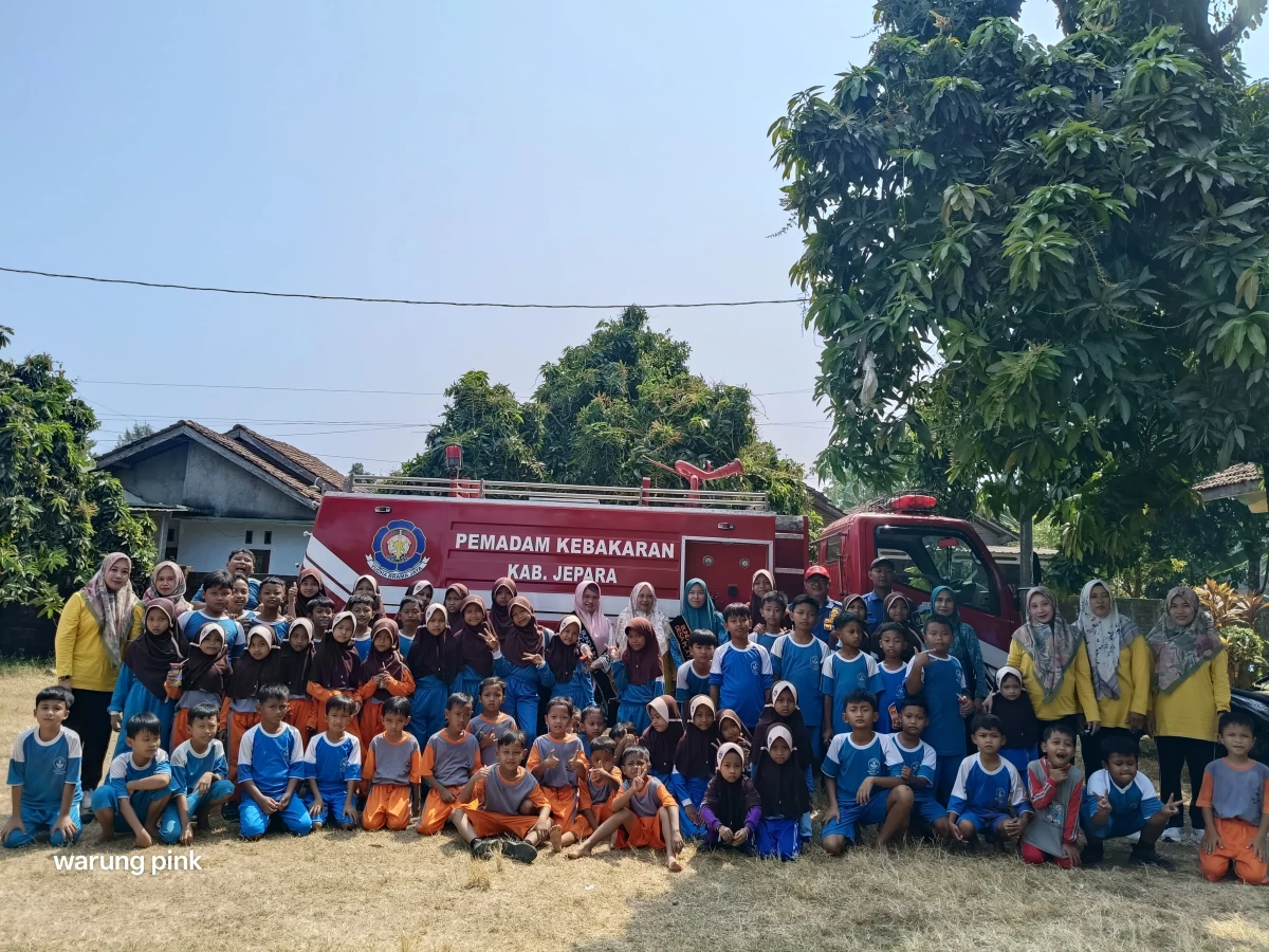 EDUKASI DAMKAR DI SDN 1 DAN SDN 2 PLATAR