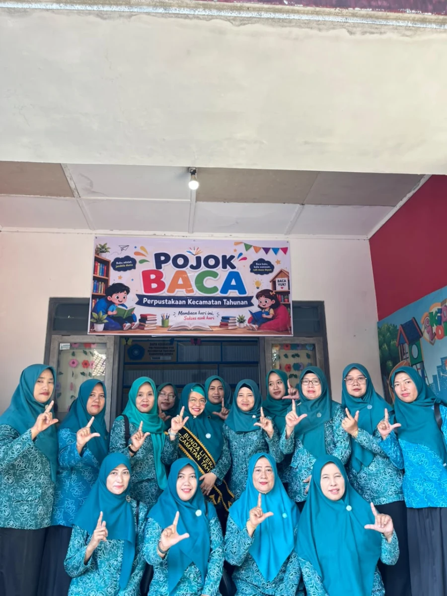 MENGHADIRI LOUNCHING POJOK LITERASI KECAMATAN TAHUNAN BERSAMA DEN HASAN RELAWAN LITERASI