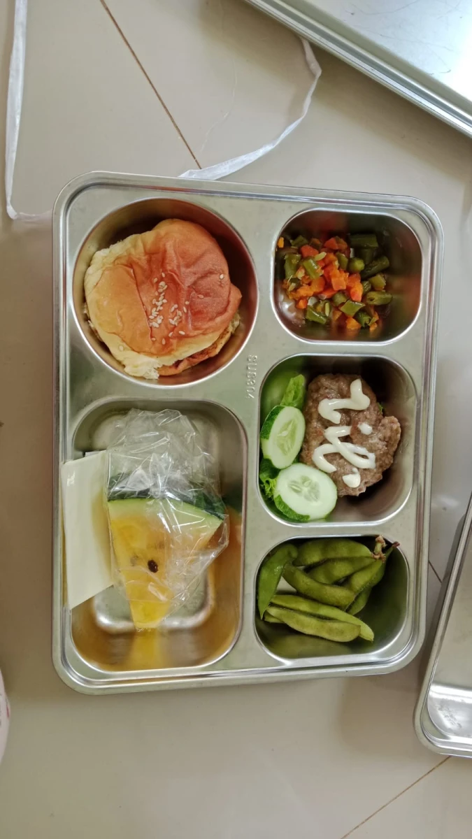 MAKANAN BERGIZI GRATIS