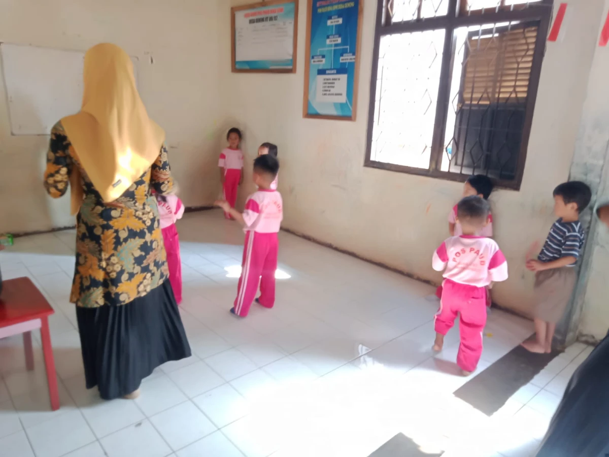 Kegiatan pembelajaran pos PAUD bina siwi desa geneng