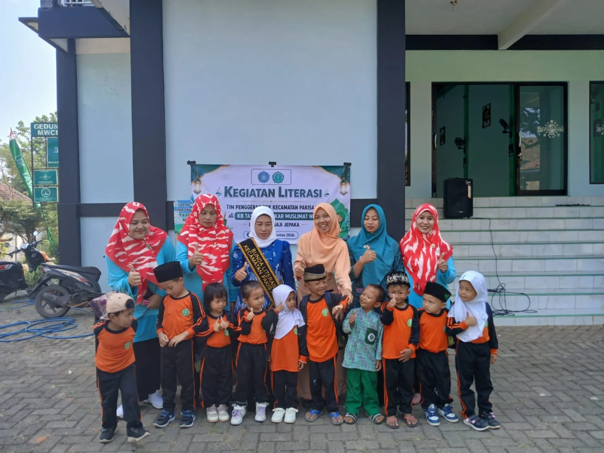 KEGIATAN BUNDA LITERASI KECAMATAN PAKIS AJI DI KB TASWIRUL AFKAR MUSLIMAT NU