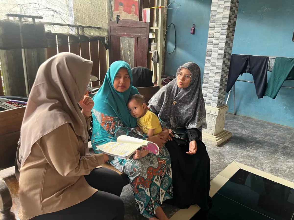 Kunjungan Rumah Oleh Bidan Desa dan Ketua TP PKK Desa Sengonbugel