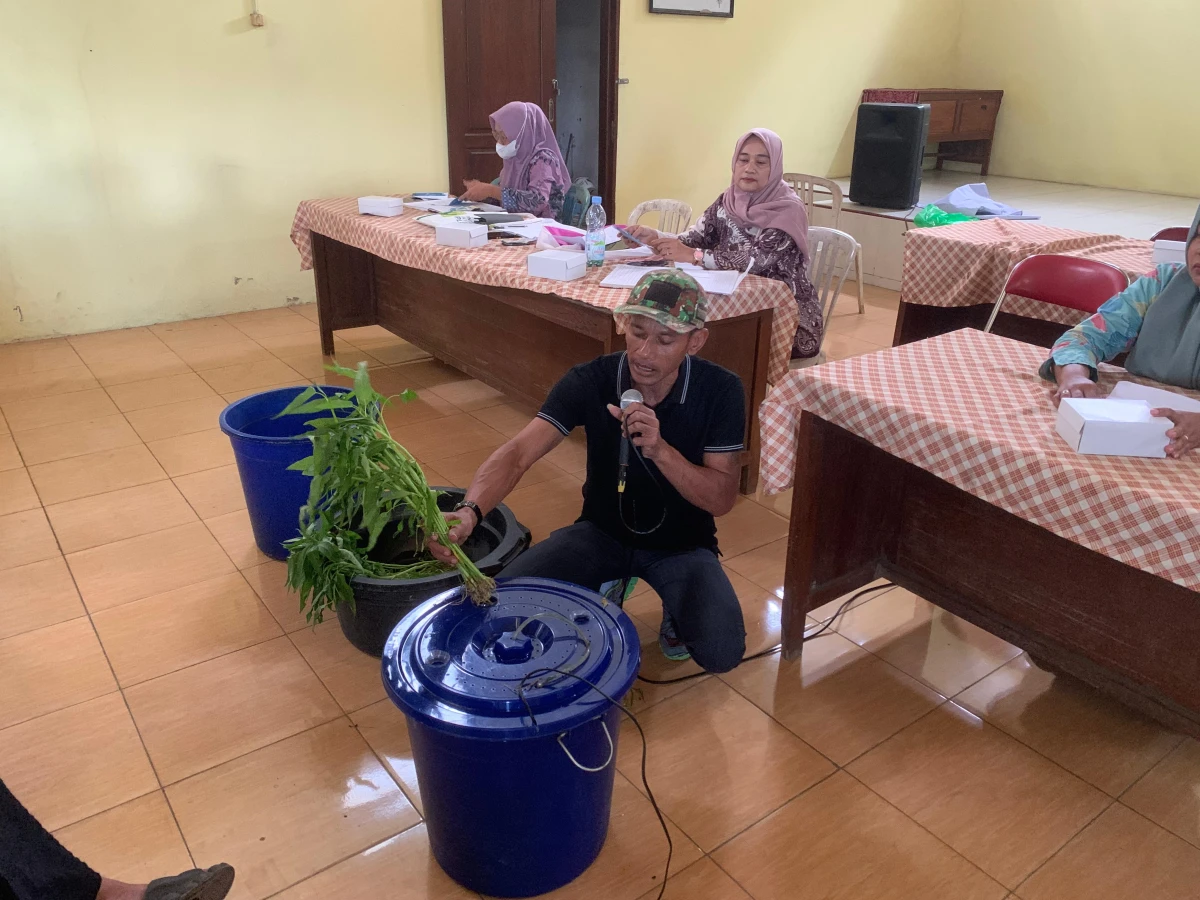 Sosialisasi budidaya lele dalam ember. 