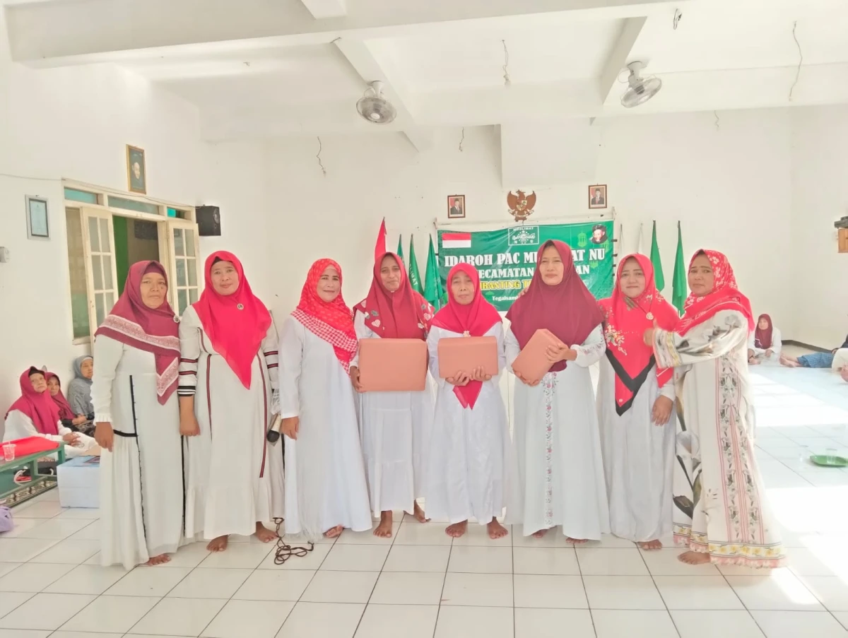 Semangat Kemerdekaan, Muslimat dan PKK Desa Tegalsambi Gelar Lomba Ceria untuk Lansia