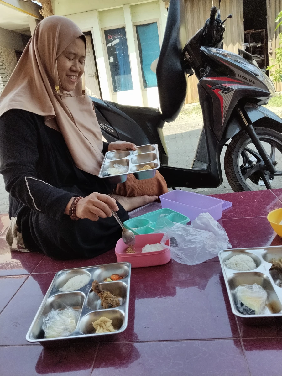 Pendistribusian mbg balita, bumil, busui di desa Mayonglor