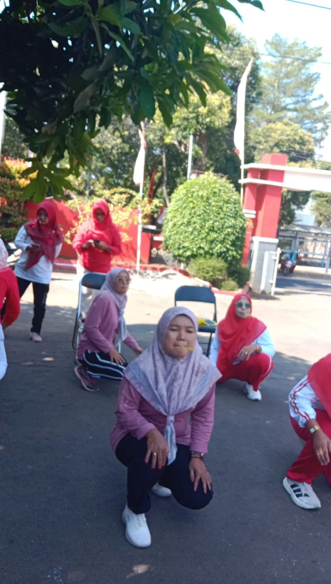 Senam bersama dan lomba-lomba dalam rangka HUT RI